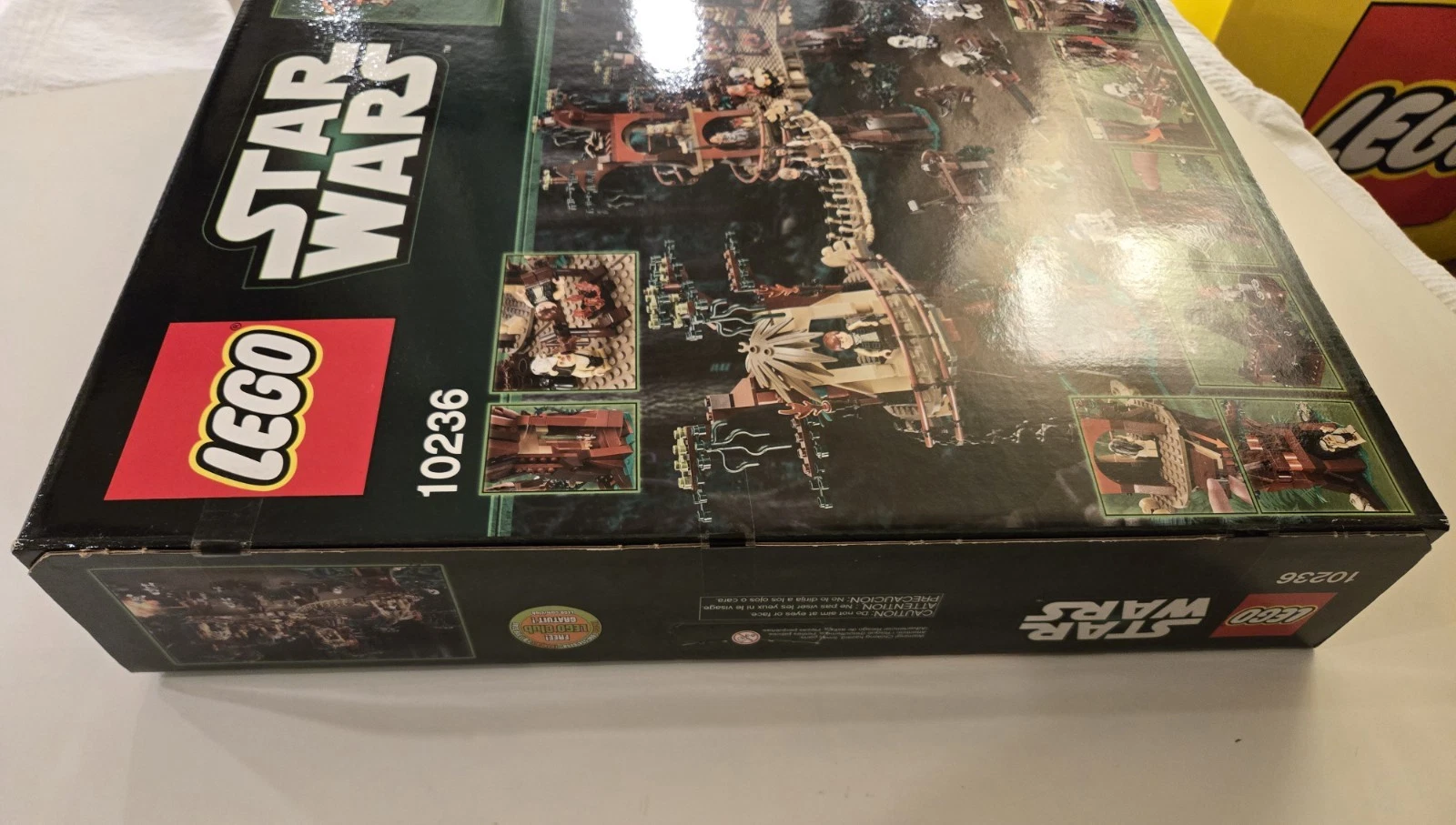 LEGO Star Wars: Ewok Village (10236) - Image 14