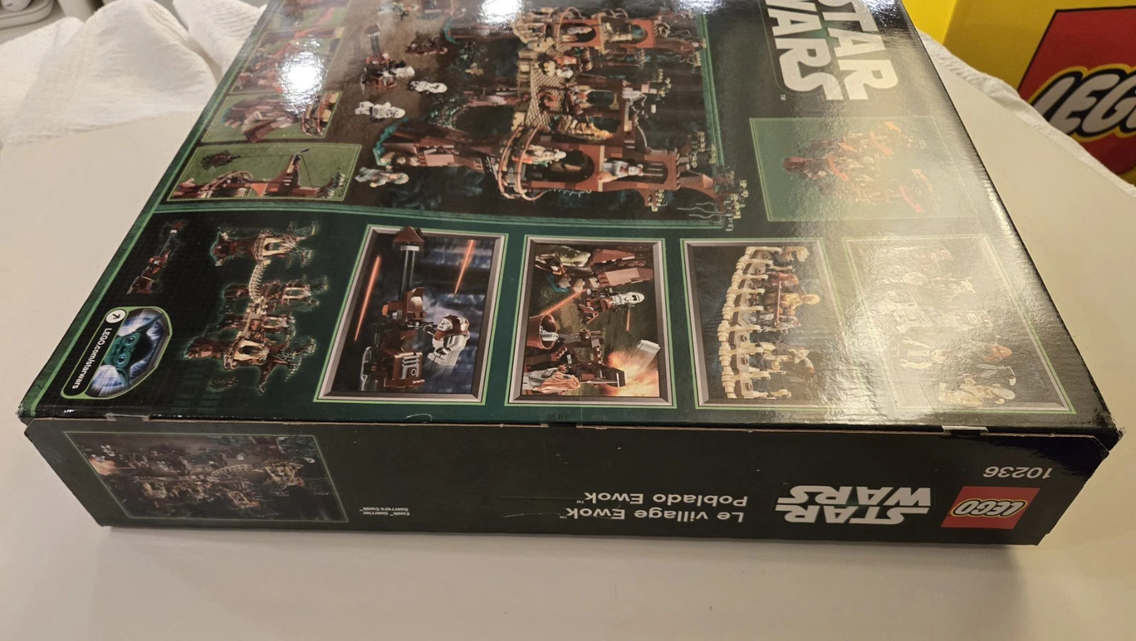 LEGO Star Wars: Ewok Village (10236) - Image 13