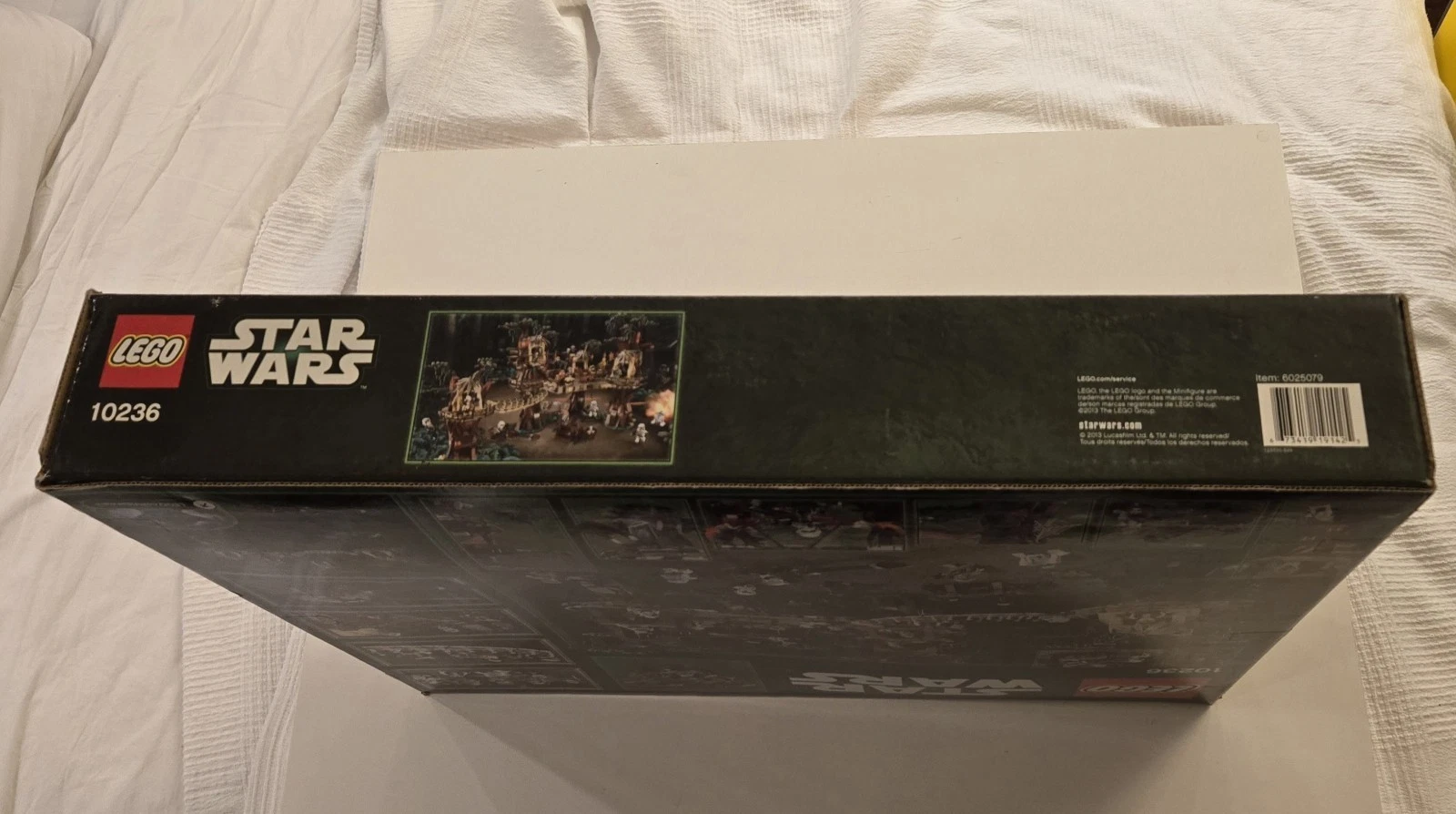 LEGO Star Wars: Ewok Village (10236) - Image 11