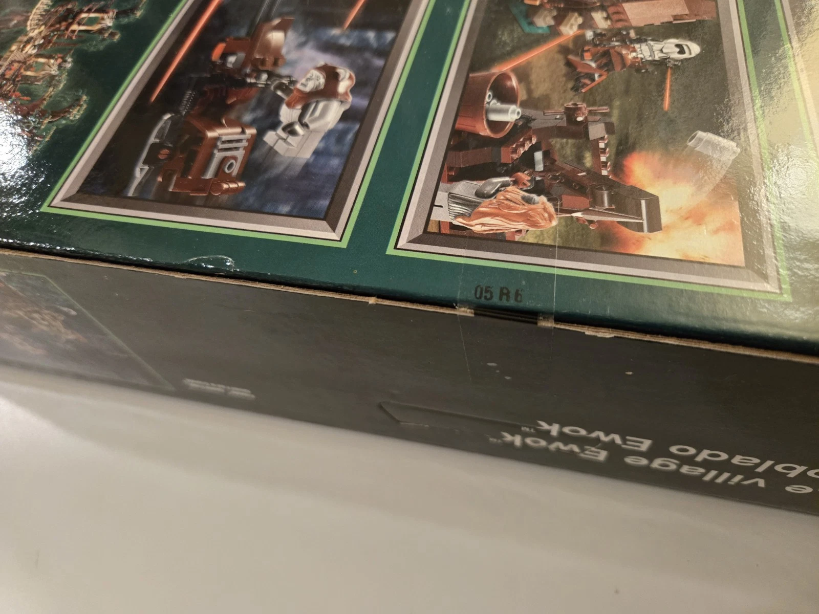 LEGO Star Wars: Ewok Village (10236) - Image 6