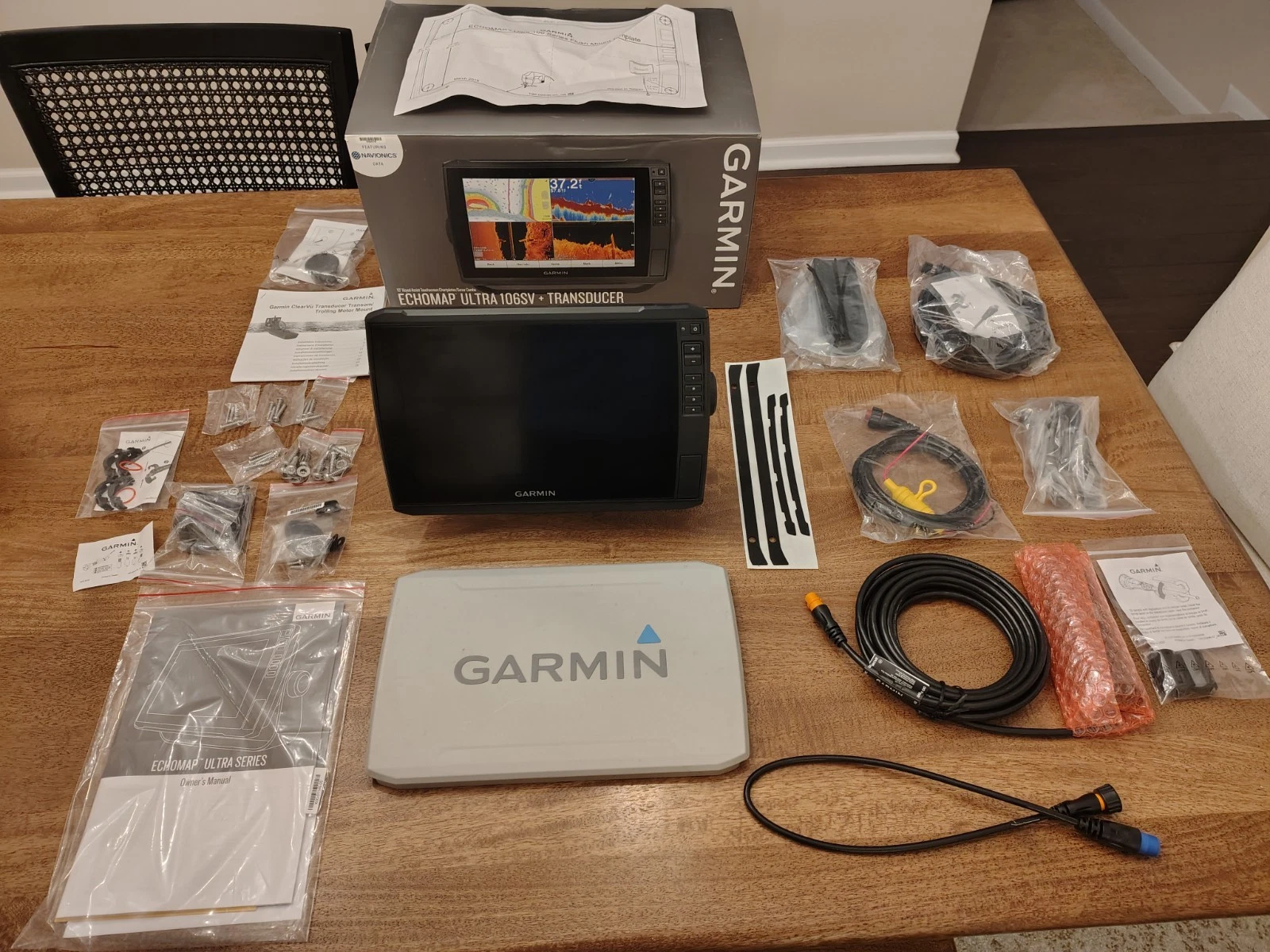 Garmin Echomap Ultra 106sv with GT54 Transducer and Navionics Bundle