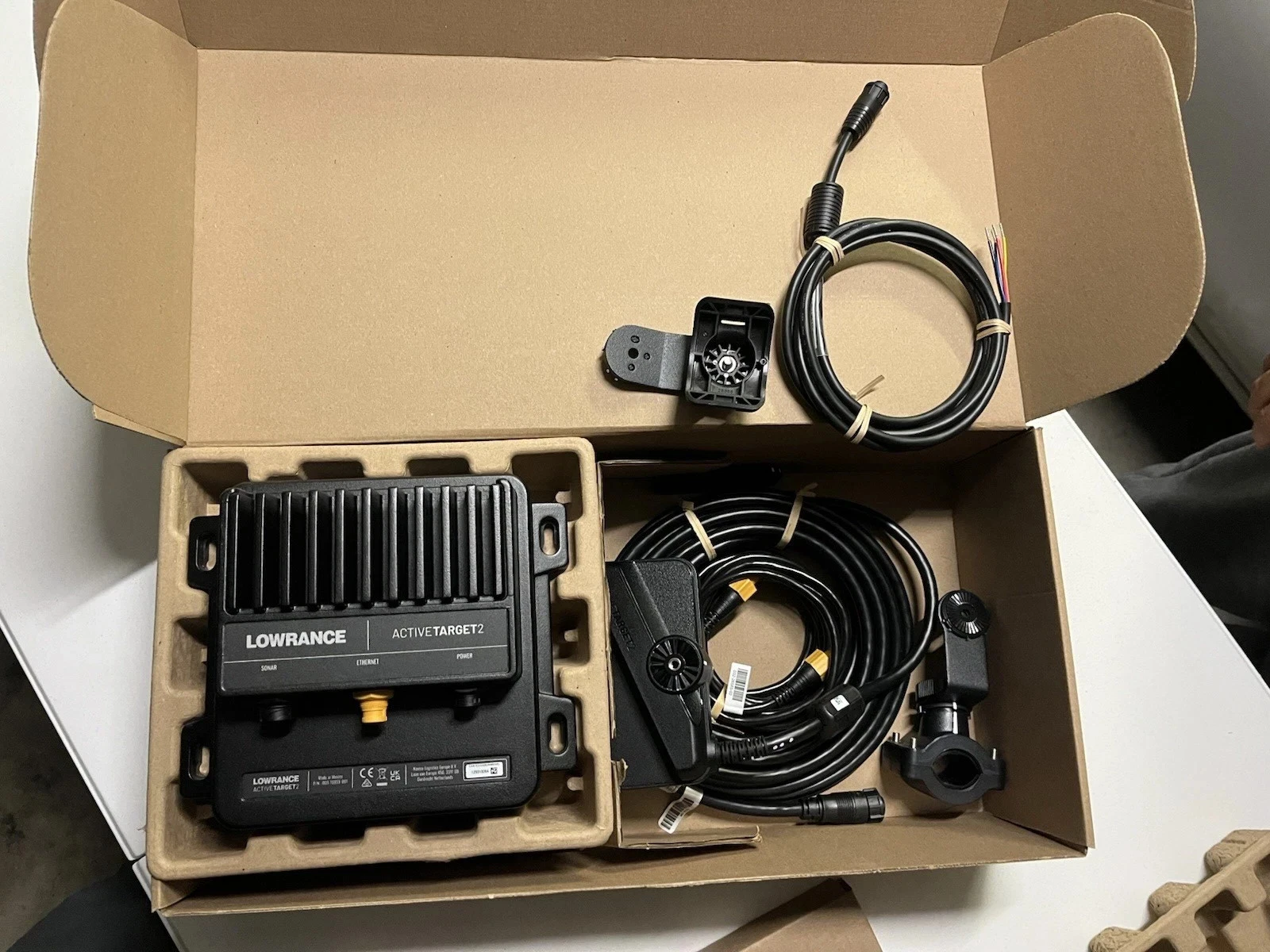 Lowrance Active Target 2 Live Sonar System 000-15959-001 open box new