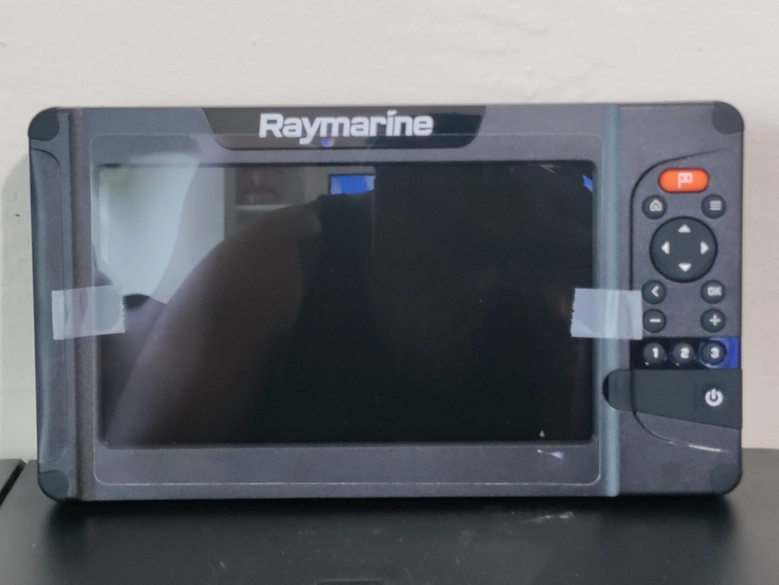 Raymarine Element 9HV with NAV+ Maps and HV100+ Transducer